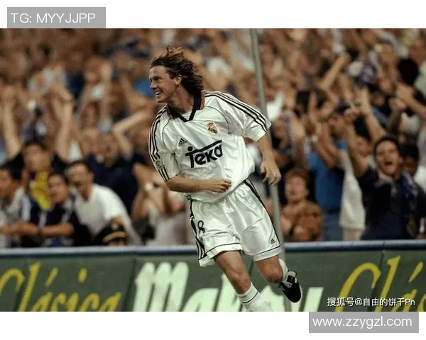 皇马足球2号球星高清动感图片展现足球场上无与伦比的风采